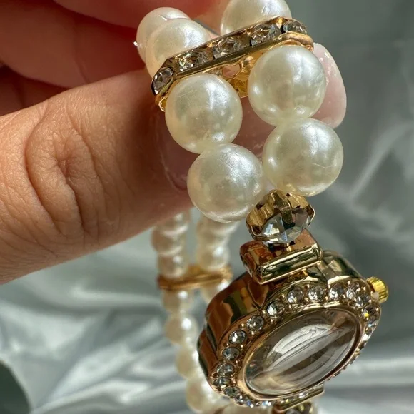 Women’s 18k gold color Stainless steel Panther’s watch Pearl and diamond - Picture 7 of 10